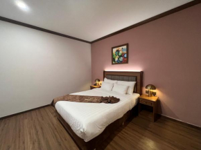 Nancy Tran Grand Strip Villa 12